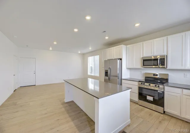 Photo 3 of Townhouse for sale at 16443 Standing Elk Dr, Parker, CO 80134 | MLS# 8858506 | Listing updated on 2026-10-13