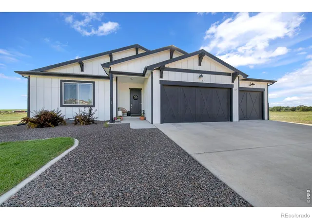 Photo 2 of Single family home for sale at 21 Lakeview Cir, Fort Morgan, CO 80701 | MLS# IR1064470 | Listing updated on 2026-09-07