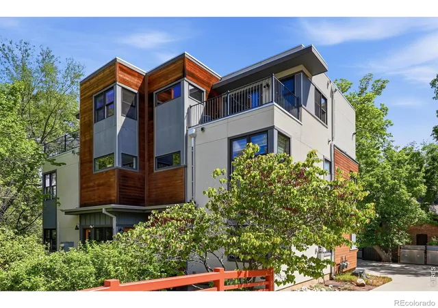 Photo 3 of Condo for sale at 2056 Walnut St #B, Boulder, CO 80302 | MLS# IR1064477 | Listing updated on 2026-10-07