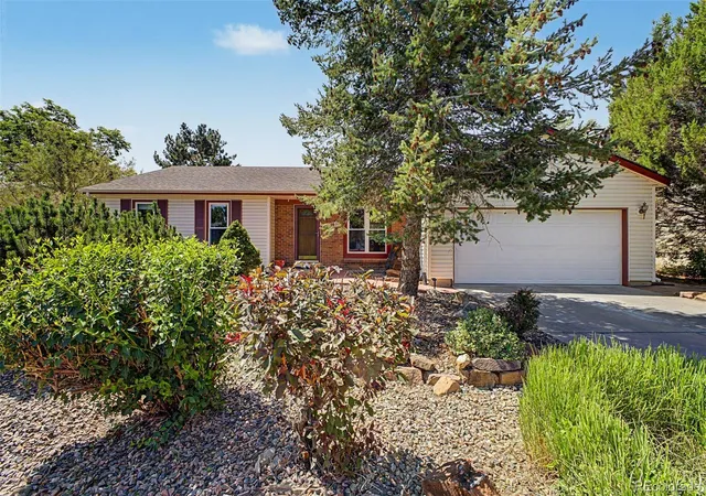 Photo 2 of Single family home for sale at 636 W Willow St, Louisville, CO 80027 | MLS# 6728338 | Listing updated on 2026-09-14