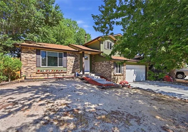 Photo 2 of Single family home for sale at 3368 S Elkhart St, Aurora, CO 80014 | MLS# 8061055 | Listing updated on 2026-08-13