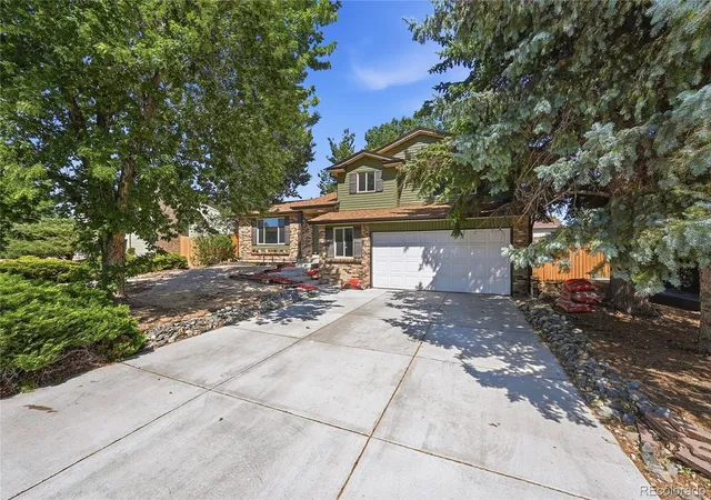 Photo 3 of Single family home for sale at 3368 S Elkhart St, Aurora, CO 80014 | MLS# 8061055 | Listing updated on 2026-08-13