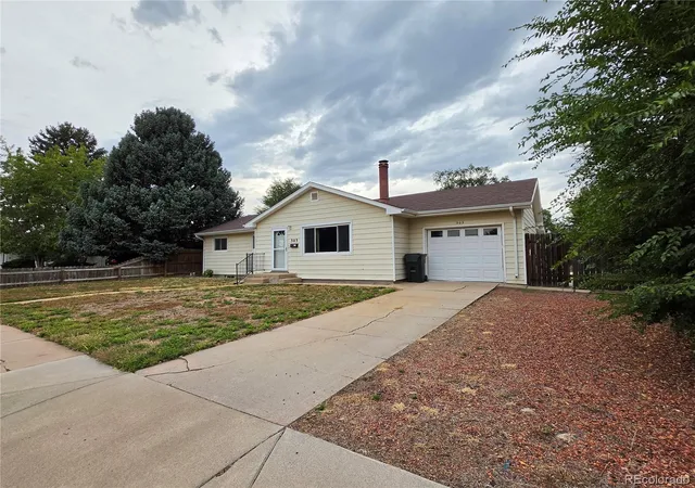 Photo 3 of Single family home for sale at 303 Belmont Pl, Fort Morgan, CO 80701 | MLS# 6902797 | Listing updated on 2026-10-08