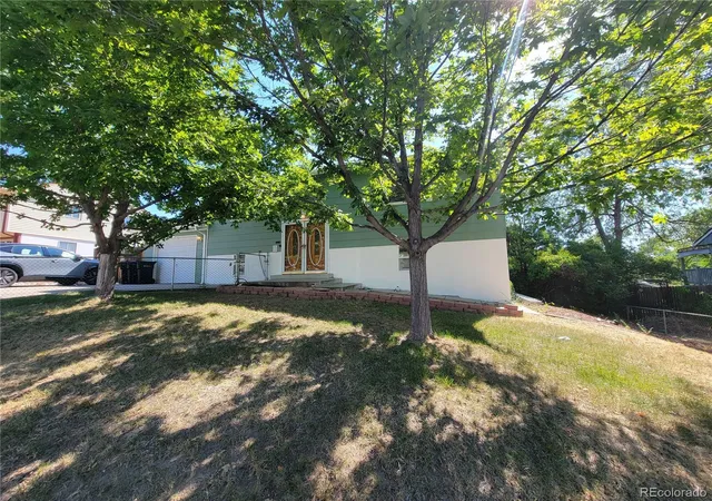 Photo 2 of Single family home for sale at 7620 Teller St, Arvada, CO 80003 | MLS# 5113489 | Listing updated on 2026-10-07