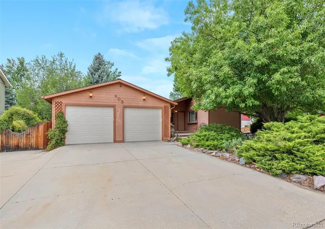 Photo 2 of Sale Pending at 405 E Sutton Cir, Lafayette, CO 80026 | MLS# 7472951 | Listing updated on 2026-08-03