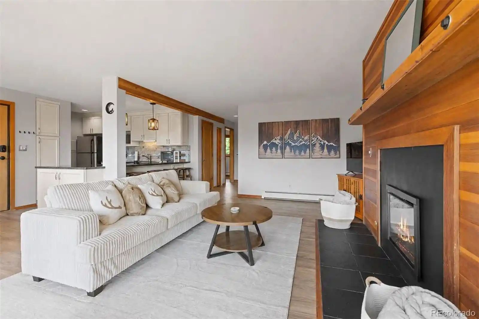 Listing Photo 2 - Condo for sale in 91300 Ryan Gulch Rd located at 91300 Ryan Gulch Rd, Silverthorne, CO 80498 - Unit #91314