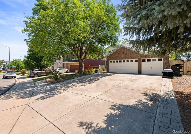 Photo 3 of Single family home for sale at 3084 Signal Crk Blvd, Thornton, CO 80241 | MLS# 9684373 | Listing updated on 2026-09-04