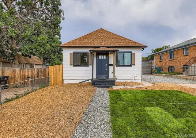 Photo 2 of Single family home for sale at 1450 Joliet St, Aurora, CO 80010 | MLS# 5962430 | Listing updated on 2026-08-18