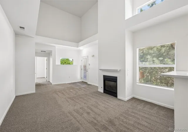 Listing Photo 3 - Condo for sale in building located at 18151 E Flora Pl, Aurora, CO 80013 - Unit #C