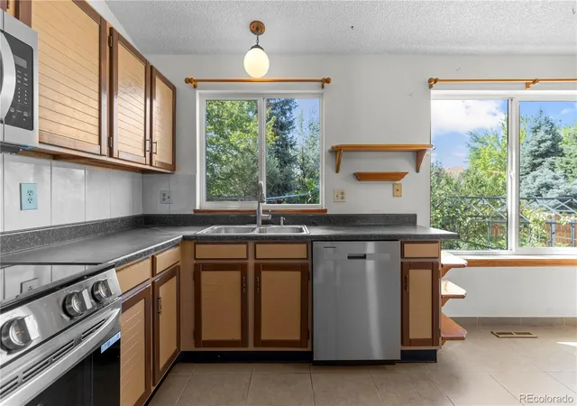 Photo 3 of Sale Pending at 16114 E Iowa Ave, Aurora, CO 80017 | MLS# 5268937 | Listing updated on 2026-09-03