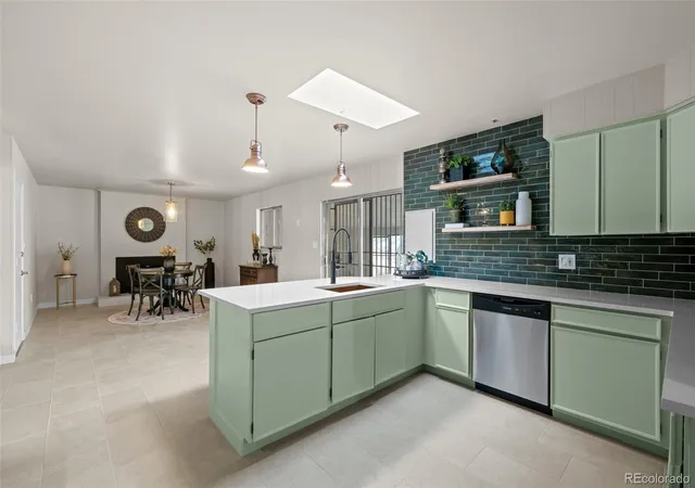 2nd image of 442 Titan Ct, Aurora, CO 80011 | MLS# 9835377