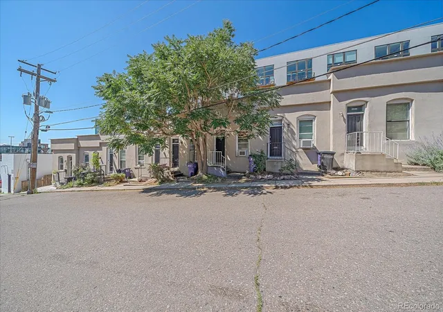 Photo 3 of Townhouse for sale at 2524 Kensing Ct, Denver, CO 80211 | MLS# 5091301 | Listing updated on 2026-10-07