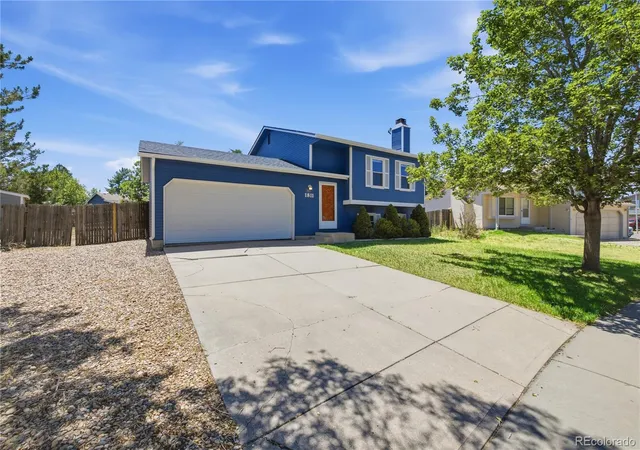 Photo 2 of Sale Pending at 1811 S Fundy Way, Aurora, CO 80017 | MLS# 4927001 | Listing updated on 2026-08-13