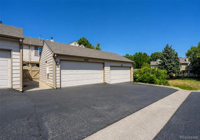 Listing Photo 2 - Condo for sale in building located at 6937 E Briarwood Dr, Centennial, CO 80112