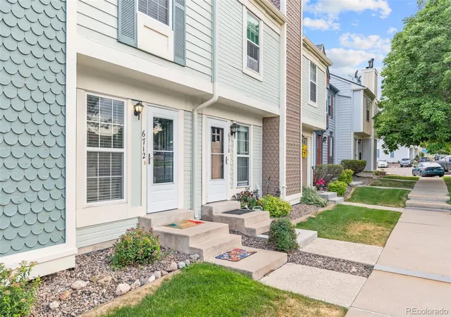 Photo 2 of Townhouse for sale at 6712 S Independence St, Littleton, CO 80128 | MLS# 8113618 | Listing updated on 2026-09-04