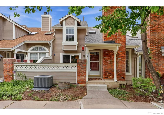 Photo 3 of Townhouse for sale at 2892 W Long Cir #G, Littleton, CO 80120 | MLS# IR1064746 | Listing updated on 2026-08-11