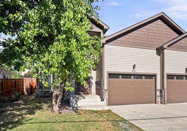 Photo 2 of Single family home for sale at 823 Van Gordon St, Lakewood, CO 80401 | MLS# 2284009 | Listing updated on 2026-08-01
