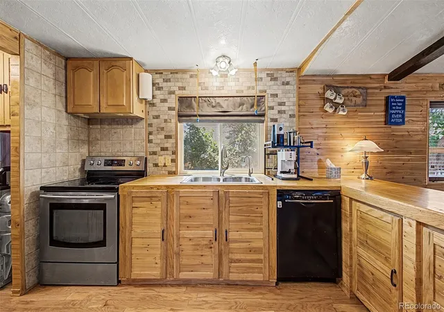 Photo 3 of Manufactured home for sale at 1510 East St, Golden, CO 80401 | MLS# 4085188 | Listing updated on 2026-08-27
