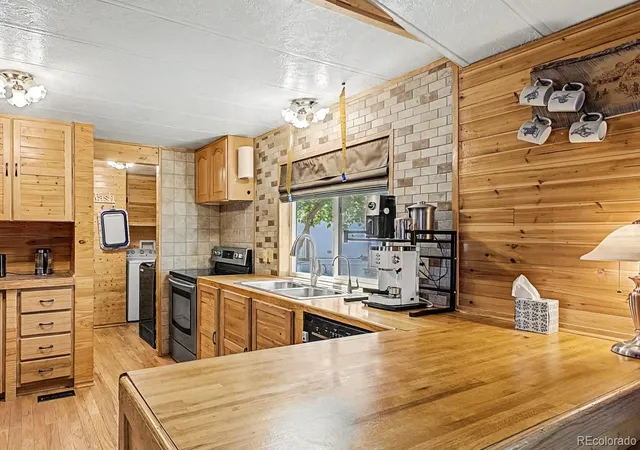 Photo 4 of Manufactured home for sale at 1510 East St, Golden, CO 80401 | MLS# 4085188 | Listing updated on 2026-08-27