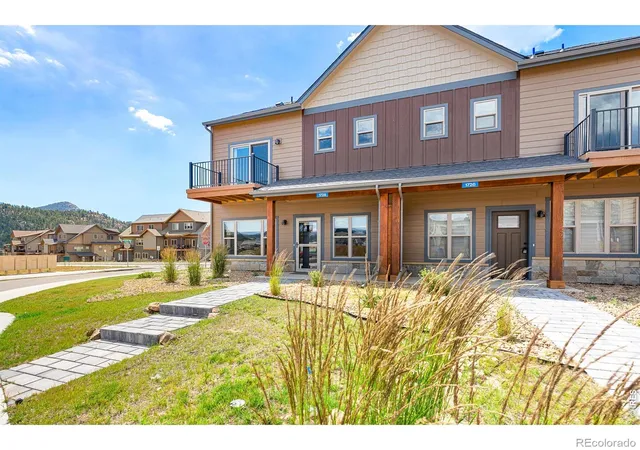 Photo 4 of Townhouse for sale at 1728 Continental Peaks Cir, Estes Park, CO 80517 | MLS# IR1064867 | Listing updated on 2026-09-26