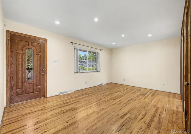 3rd image of 888 S Owens Ct, Lakewood, CO 80226 | MLS# 4941331
