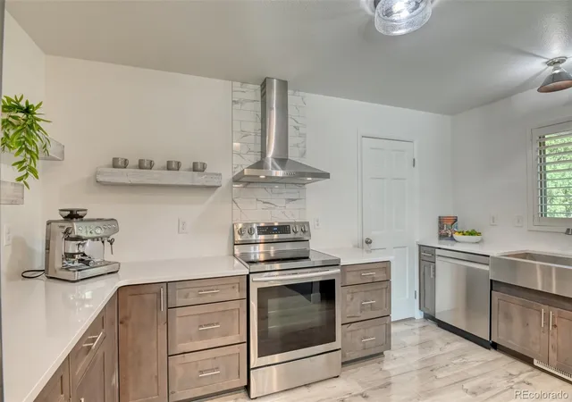 Photo 3 of Single family home for sale at 215 Beckers Ln, Manitou Springs, CO 80829 | MLS# 7119542 | Listing updated on 2026-10-09