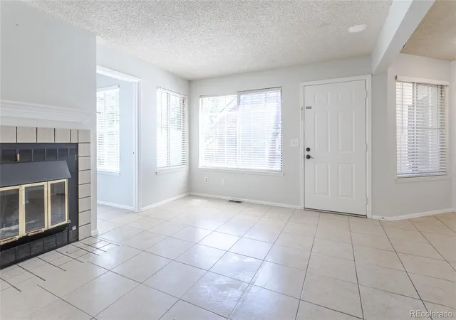 Listing Photo 5 - Condo for sale in building located at 13833 E Lehigh Ave, Aurora, CO 80014 - Unit #D