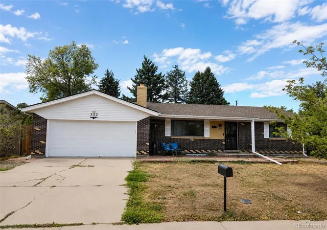 Photo 3 of Single family home for sale at 322 S Peoria Cir, Aurora, CO 80012 | MLS# 6197260 | Listing updated on 2026-10-01