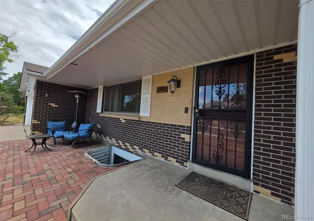Photo 3 of Single family home for sale at 322 S Peoria Cir, Aurora, CO 80012 | MLS# 6197260 | Listing updated on 2026-10-01