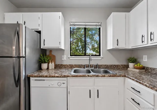 Listing Photo 5 - Condo for sale in building located at 2273 S Buckley Rd, Aurora, CO 80013 - Unit #202