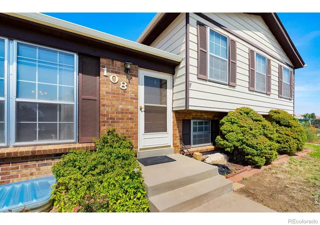 2nd image of 1082 Lilac Ct, Broomfield, CO 80020 | MLS# IR1064981