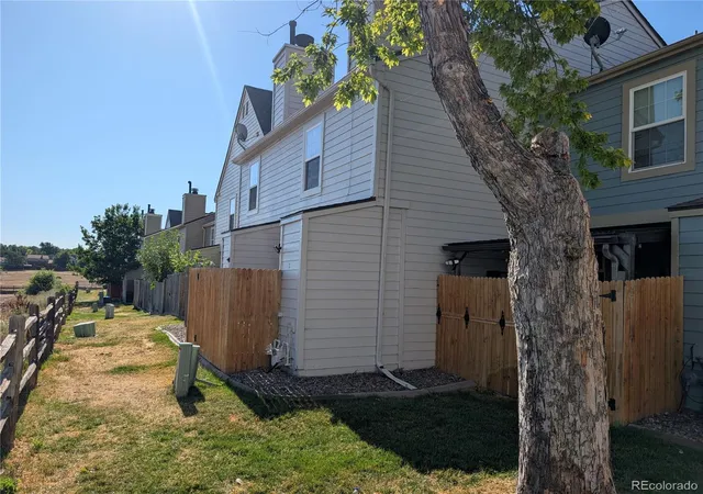 Listing Photo 3 - Condo for sale in building located at 1632 S Idalia Cir, Aurora, CO 80017 - Unit #C