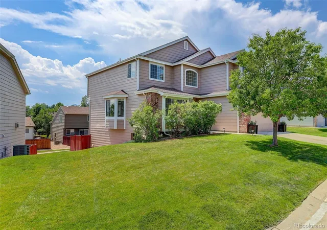 Photo 2 of Single family home for sale at 9234 W Hinsdale Pl, Littleton, CO 80128 | MLS# 1572530 | Listing updated on 2026-09-29