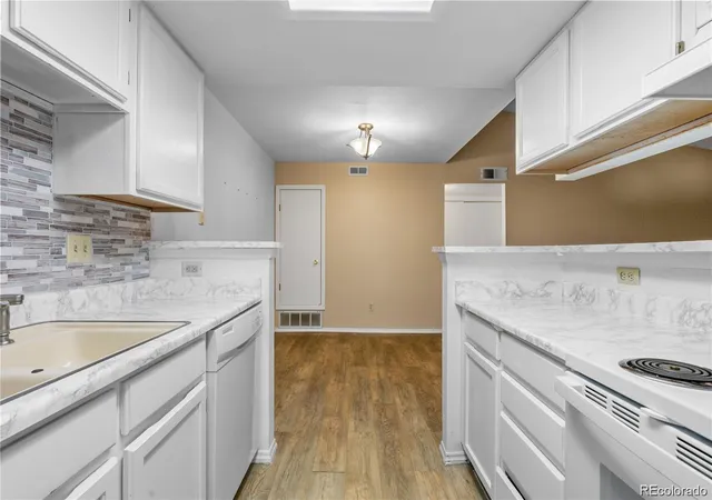 3rd image of 910 S Walden St #206, Aurora, CO 80017 | MLS# 6632738
