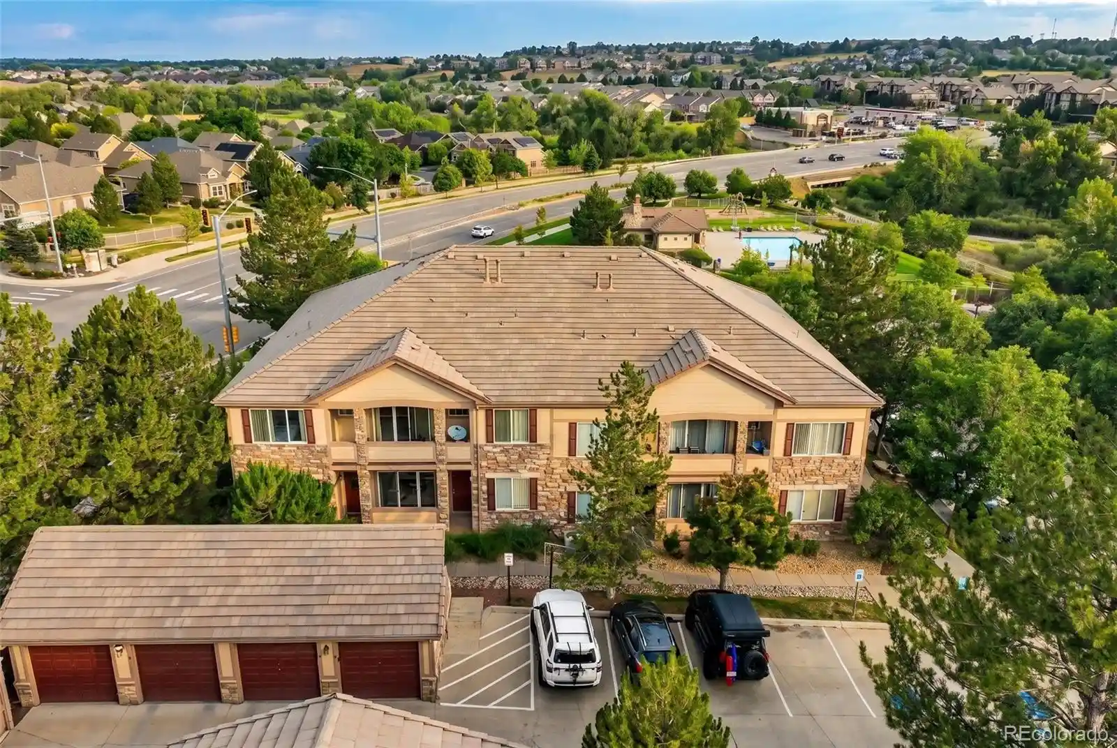 Listing Photo 2 - Condo for sale in 7111 S Wenatchee Wy located at 7111 S Wenatchee Wy, Aurora, CO 80016 - Unit 7111 S Wenatchee Way