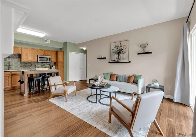 Listing Photo 5 - Condo for sale in building located at 7111 S Wenatchee Wy, Aurora, CO 80016 - Unit #G