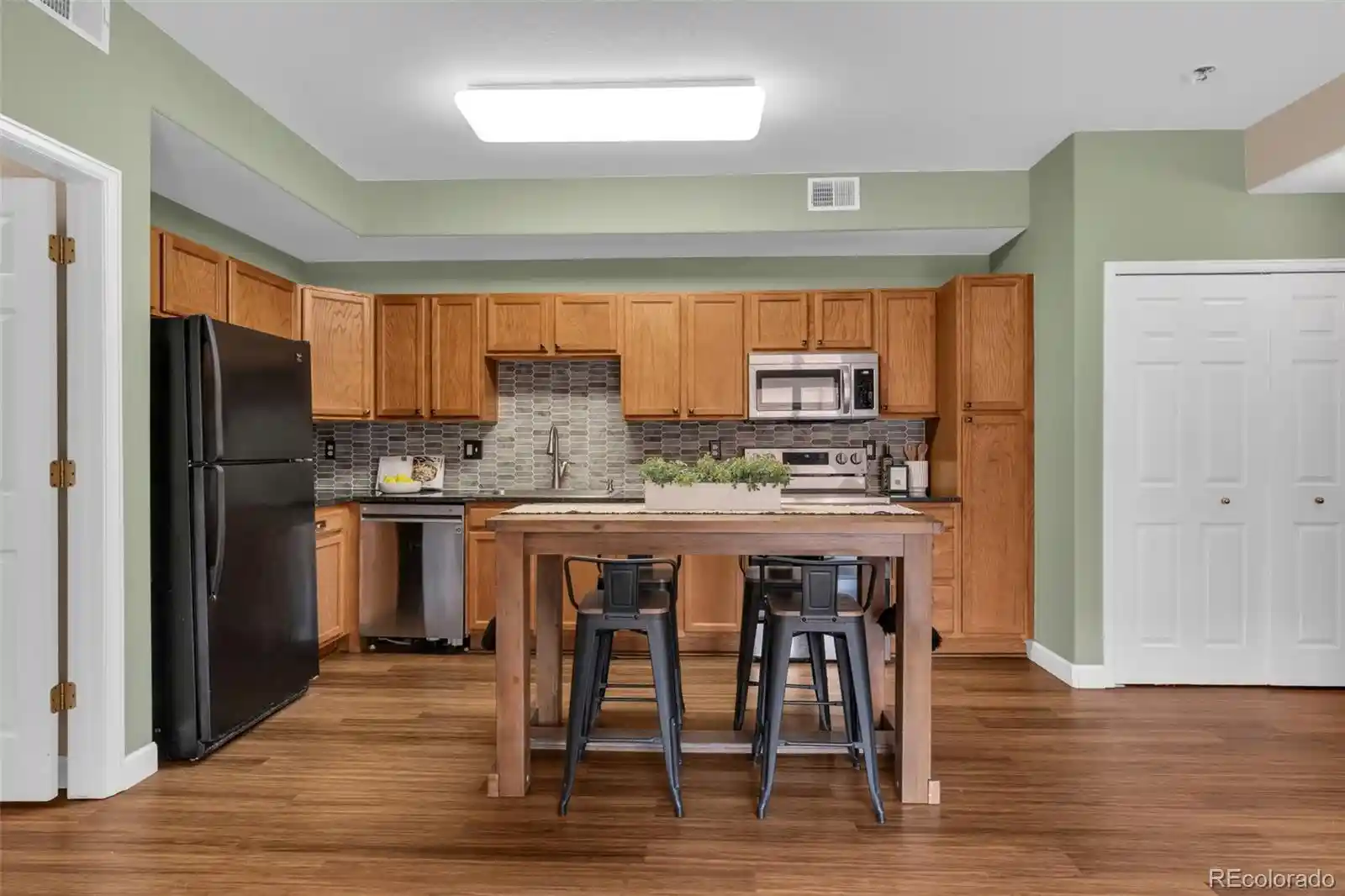 Listing Photo 1 - Condo for sale in 7111 S Wenatchee Wy located at 7111 S Wenatchee Wy, Aurora, CO 80016 - Unit 7111 S Wenatchee Way