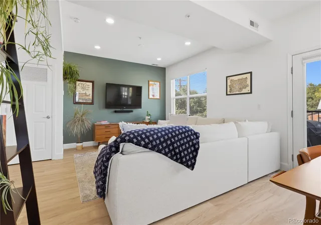 Listing Photo 4 - Condo for sale in building located at 3025 Umatilla St, Denver, CO 80211 - Unit #204