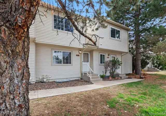 Photo 2 of Townhouse for sale at 4231 S Mobile Cir #B, Aurora, CO 80013 | MLS# 2270387 | Listing updated on 2026-08-28