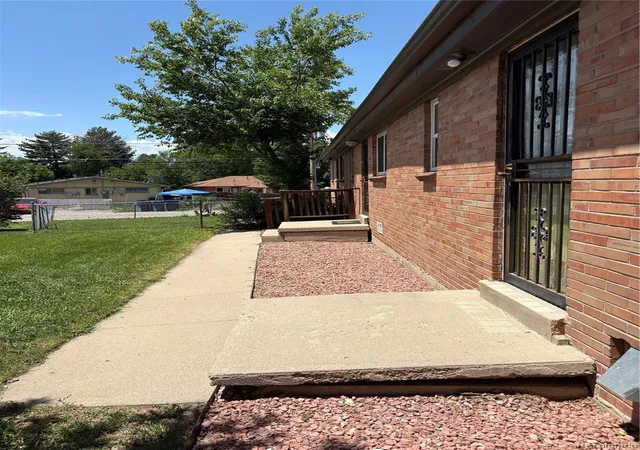 37th image of 1129 Dallas St, Aurora, CO 80010 | MLS# 6264875