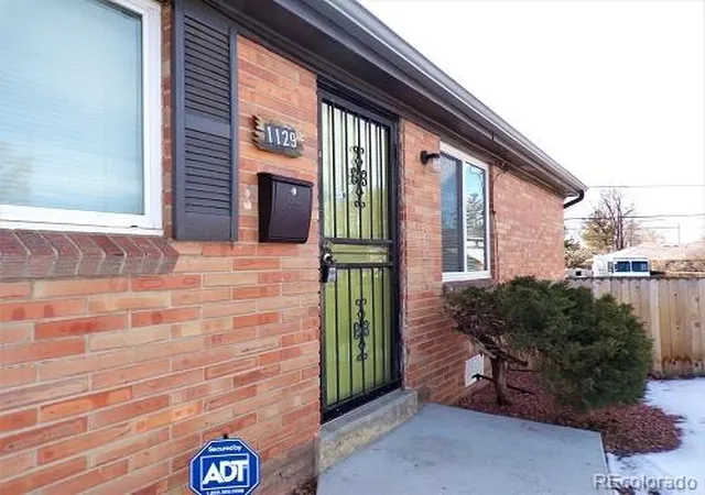5th image of 1129 Dallas St, Aurora, CO 80010 | MLS# 6264875
