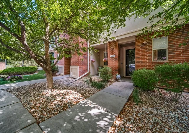 3rd image of 13694 E Weaver Pl, Englewood, CO 80111 | MLS# 3803198