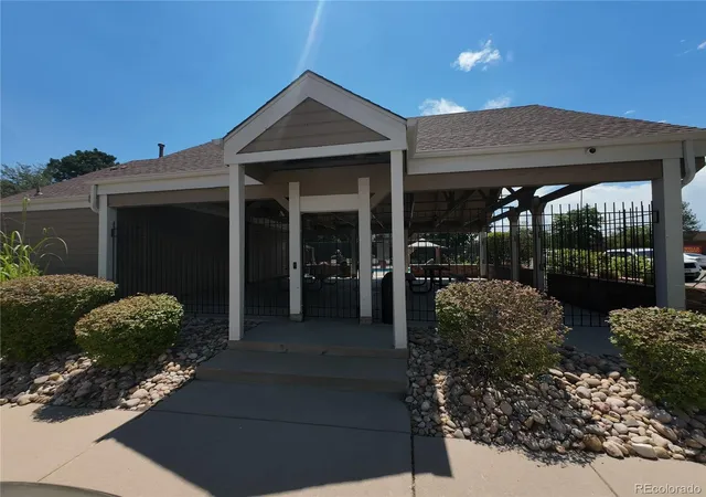 Listing Photo 2 - Condo for sale in building located at 17192 E Baltic Dr, Aurora, CO 80013 - Unit #B