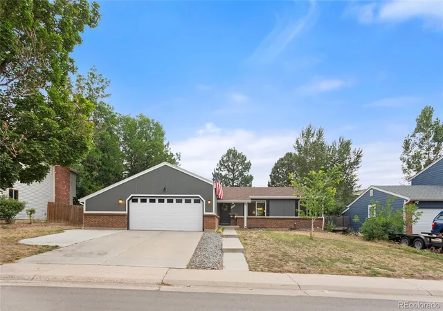 Photo 2 of Single family home for sale at 4582 S Fraser Way, Aurora, CO 80015 | MLS# 4981198 | Listing updated on 2026-09-30