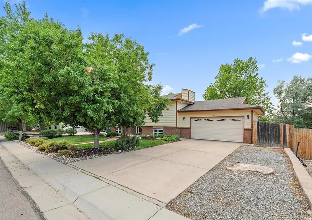 Photo 2 of Single family home for sale at 967 Mountain View Dr, Castle Rock, CO 80104 | MLS# 4454650 | Listing updated on 2026-08-01
