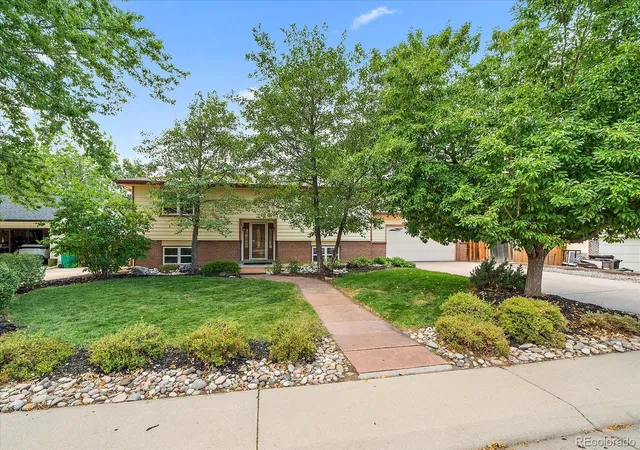 Photo 3 of Single family home for sale at 967 Mountain View Dr, Castle Rock, CO 80104 | MLS# 4454650 | Listing updated on 2026-08-01