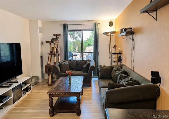 4th image of 2325 S Linden Ct #300, Denver, CO 80222 | MLS# 1709383