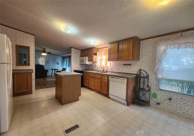 Photo 3 of Manufactured home for sale at 1400 S Collyer St, Longmont, CO 80501 | MLS# 7123092 | Listing updated on 2026-10-23