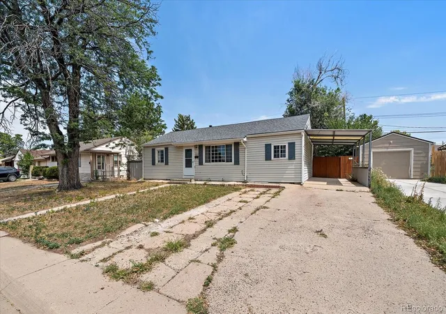 2nd image of 750 Kenton St, Aurora, CO 80010 | MLS# 6934963