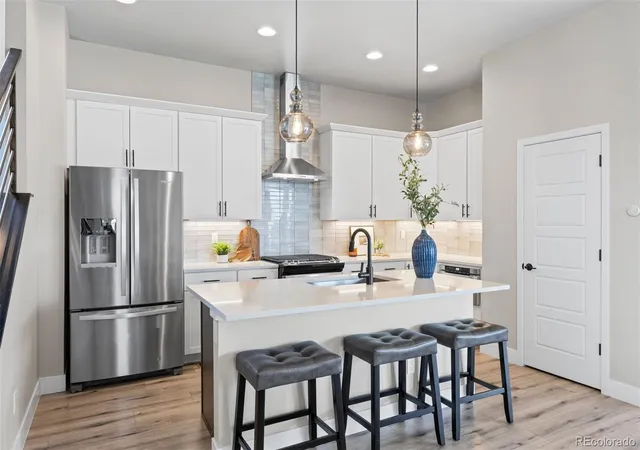 3rd image of 1562 Stablecross Dr, Castle Pines, CO 80108 | MLS# 7512585
